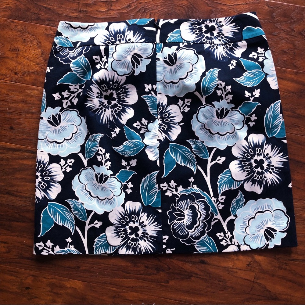 SOLD | LOFT | Floral Skirt - Picture 5 of 7